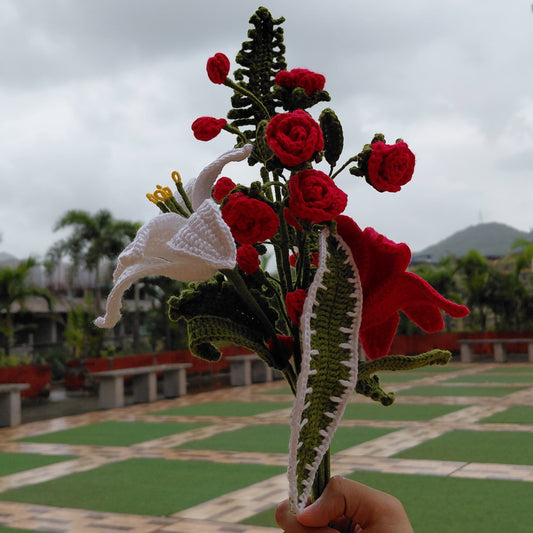 Crochet bouquet of red roses and white flowers, handcrafted with yarn for weddings, décor, and special occasions.